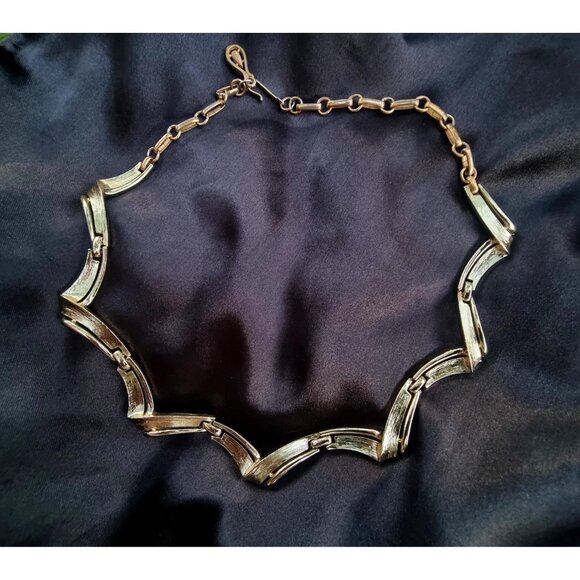 Vintage CORO Signed Necklace Choker Gold Tone - Picture 2 of 5